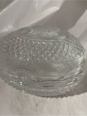 Avon 1977 Mothers Day Fostoria Lead Crystal Egg Shaped Trinket Dish